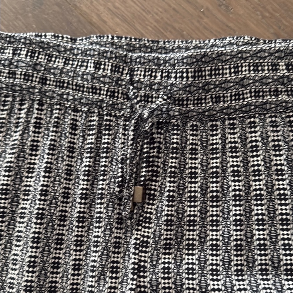 Black and White Patterned Rayon Pants with Drawstring Stretch Waist size small - Picture 4 of 6